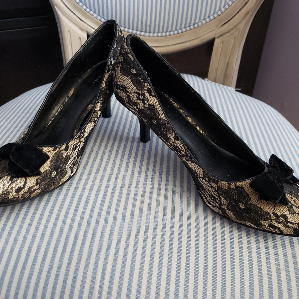 Fioni Champagne and Black Lace Heels